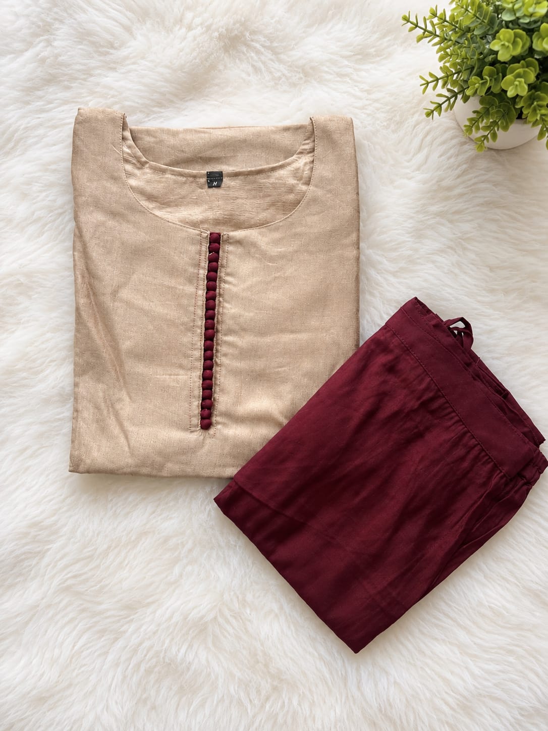 Beige Straight Kurti Set with Maroon Pant - View 2
