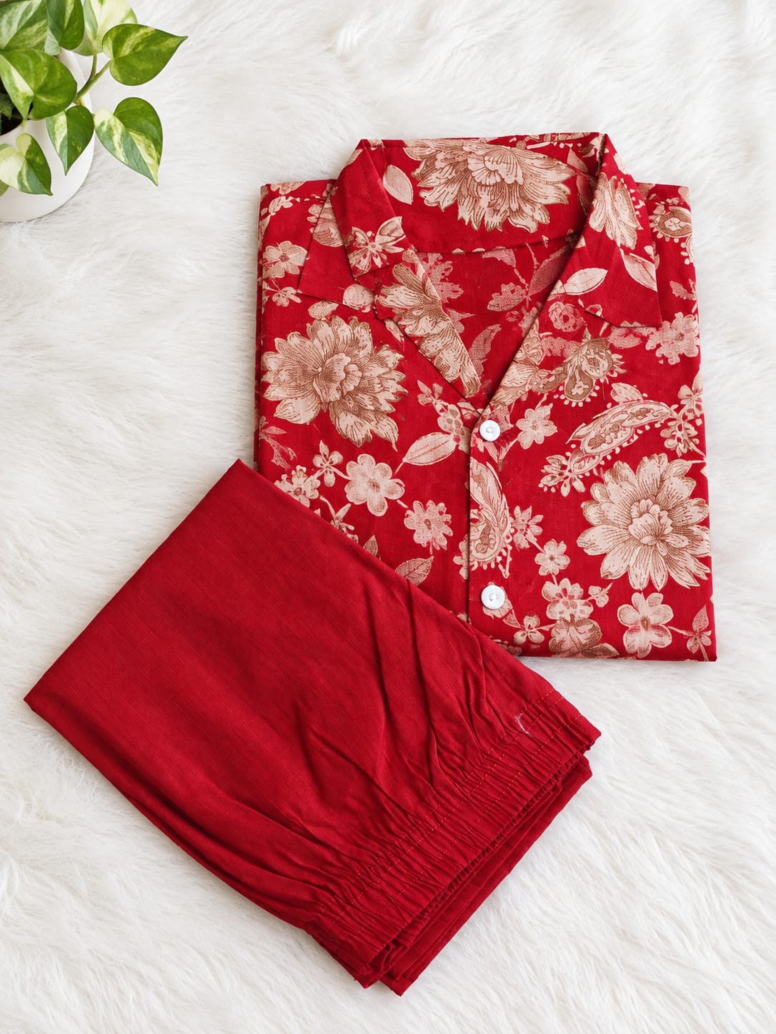 Red Floral Printed Collared Kurti with Solid Palazzo Pants Set - View 2